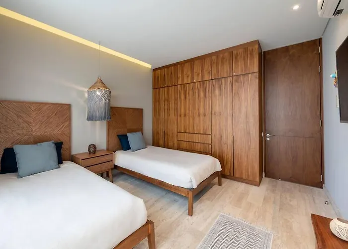 New 2 Bd With Private Balcony Apartamento