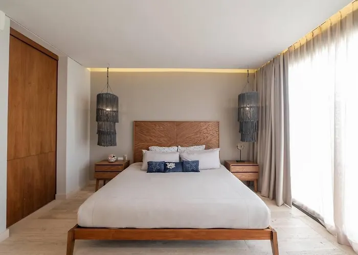 New 2 Bd With Private Balcony *