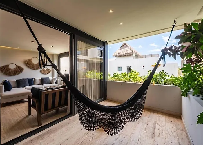 New 2 Bd With Private Balcony Apartamento