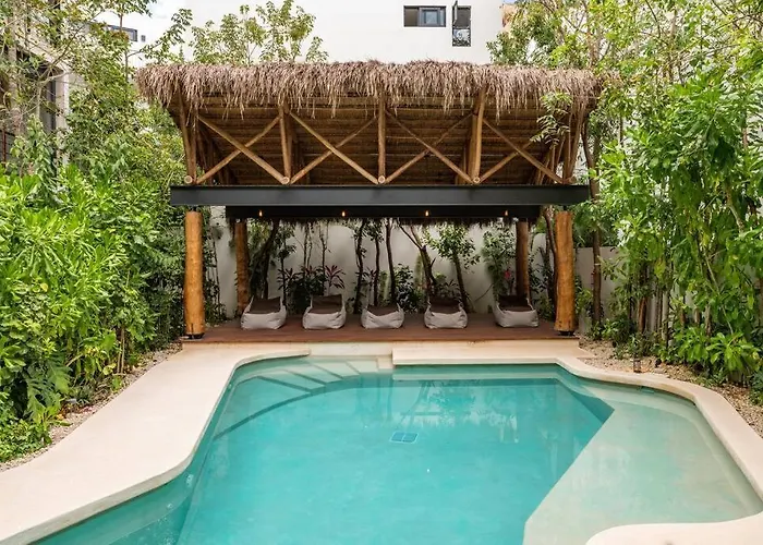 New 2 Bd With Private Balcony Apartamento
